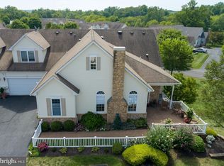 1052 Burgundy Cir, Pennsburg, PA 18073