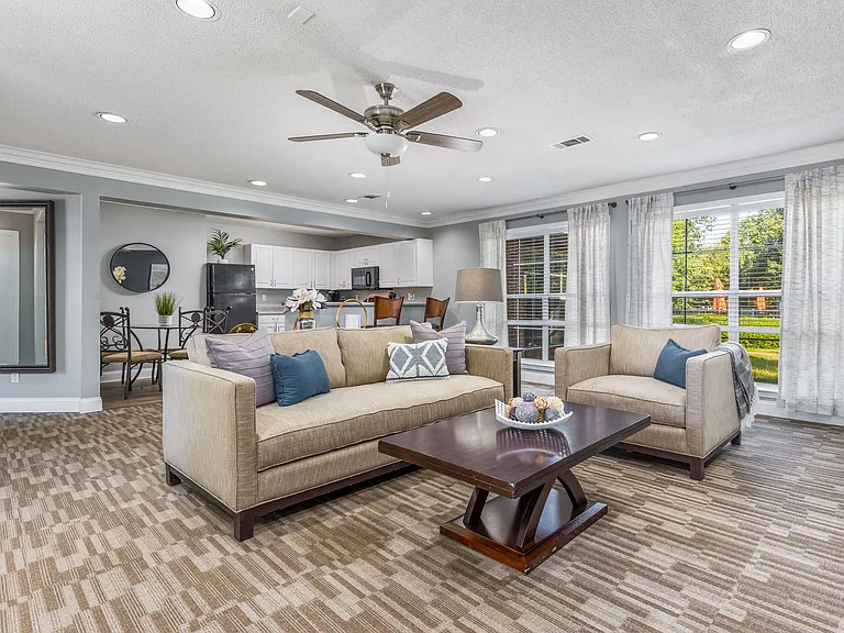 Oak Hollow Apartments — Photo 33