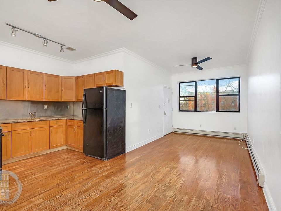 1st image of 20 Underhill Ave #3L