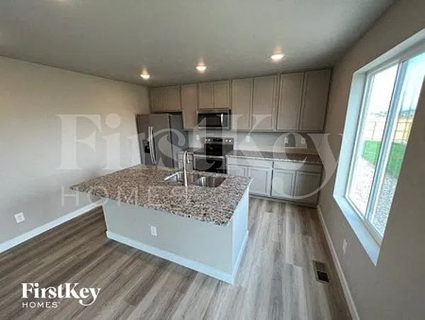 3 bed, 2.5 bath, 1562 sqft, $2,180 — Photo 4