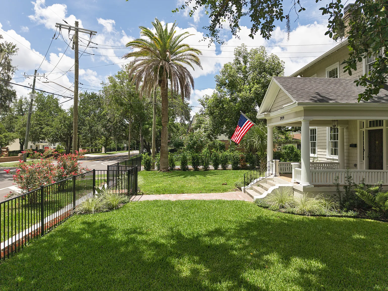 5 bed, 3.5 bath, 4964 sqft, $5,500 — Photo 2