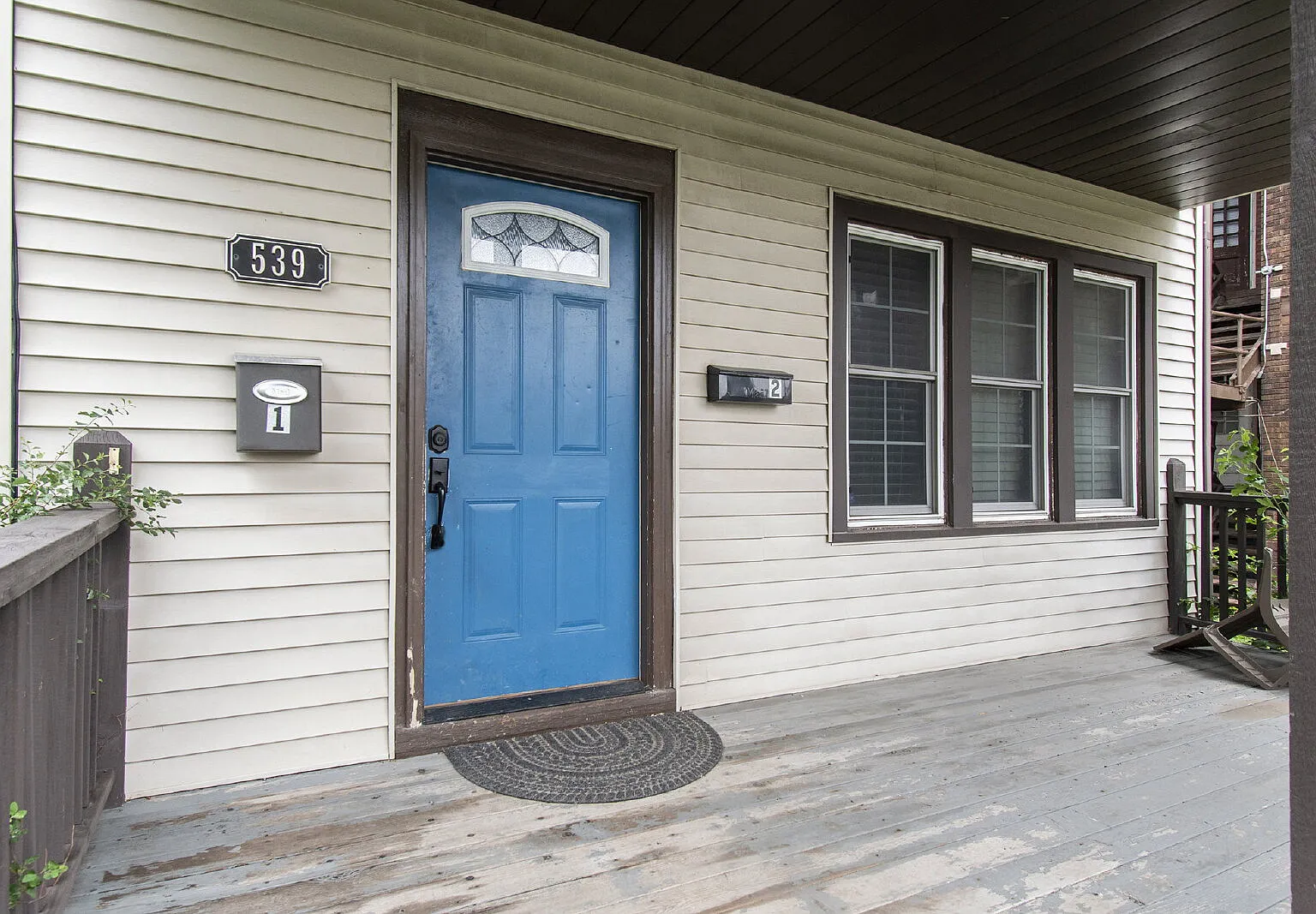 2 bed, 1.0 bath, 2000 sqft, $1,225 — Photo 2