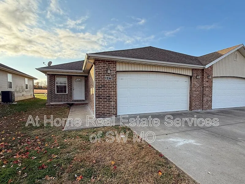 647 S Landen Ave
