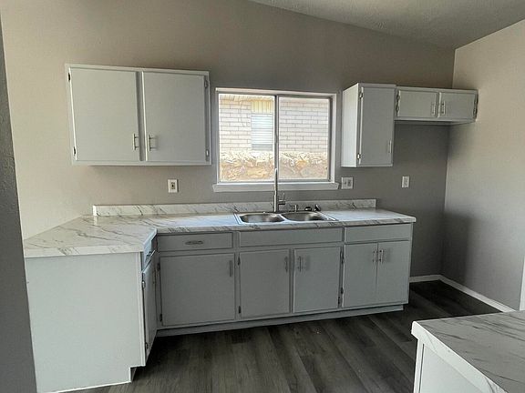 5th image of 11217 Les Peterson Ln