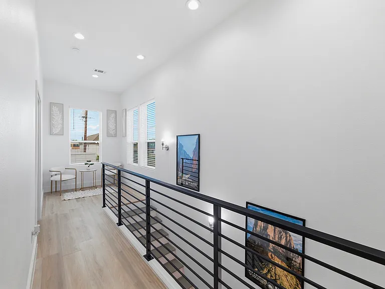 2406 Merlin St — Photo 17