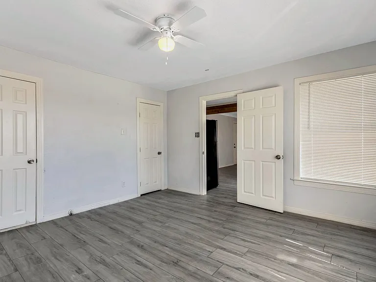 305 N Robinson St — Photo 26