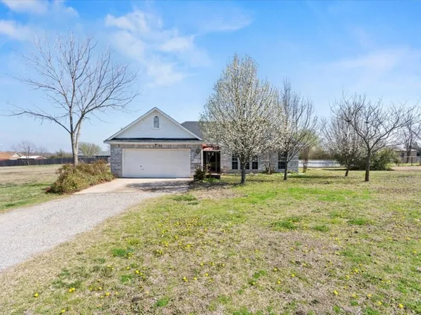 115 Mulberry Dr, Trenton, TX 75490