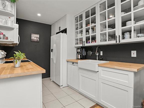 4th image of 30 Elmcroft Rd APT 2