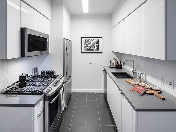 4th image of 45 Hoyt St APT 4Y