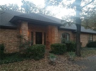 8055 John Henry Dr, Burleson, TX 76028