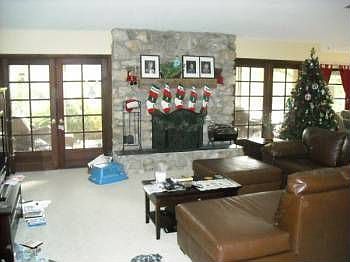 3rd image of 1106 Larchmont Dr
