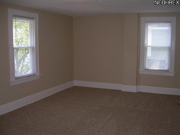 5th image of 1434 Redwood Ave