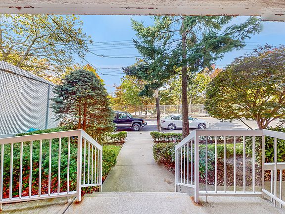 3rd image of 55 Dahlgren Pl APT 1A