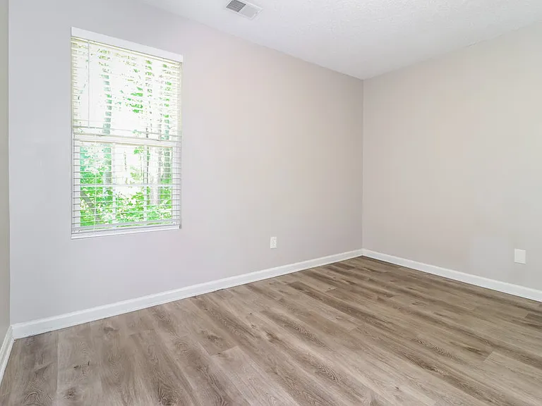 1015 Amelia Grove Ln — Photo 12