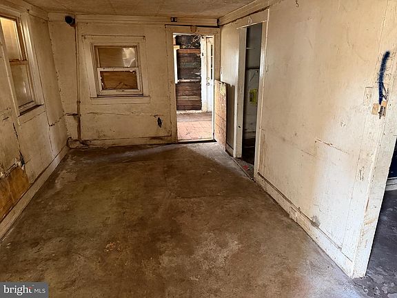 2nd image of 1704 Harman Ave