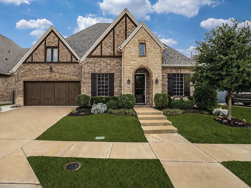 1st image of 941 Marie Dr