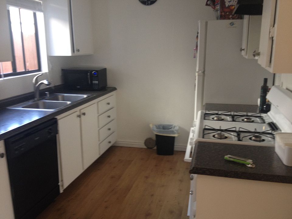 1st image of 933 Loma Ave APT B