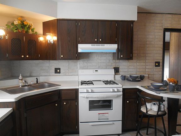 5th image of 935 S Gladstone Ave