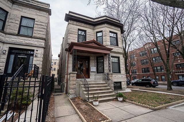 1st image of 1257 W Cornelia Ave #2