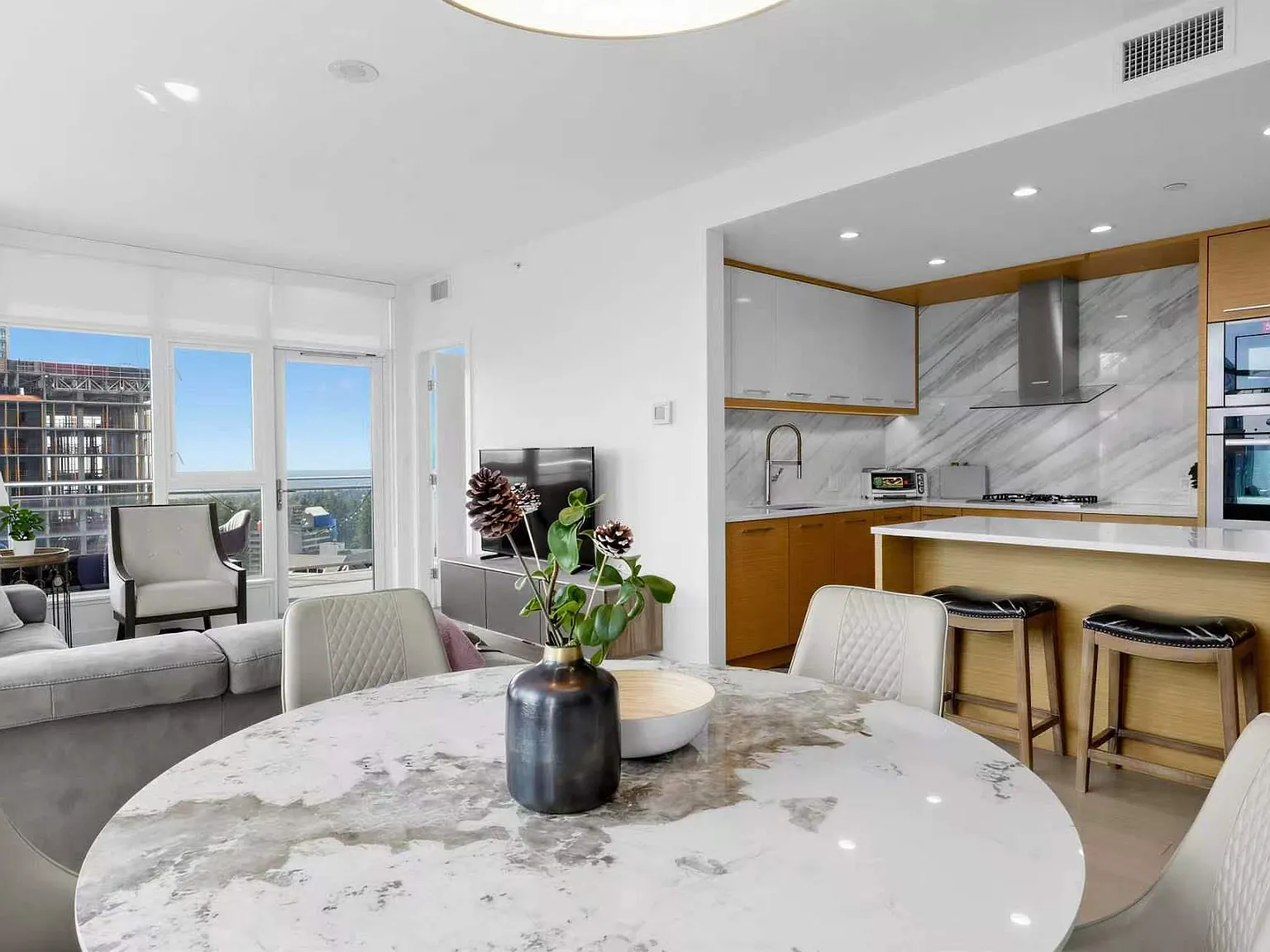 2 bed, 1183 sqft, $4,500 — Photo 3