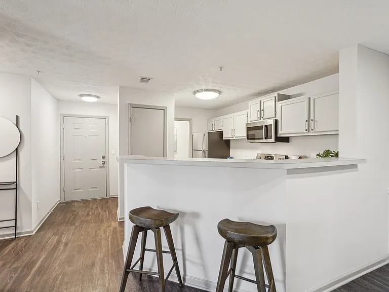 Modern Kitchen at Gwinnett Pointe Apartments in Norcross, GA 30093