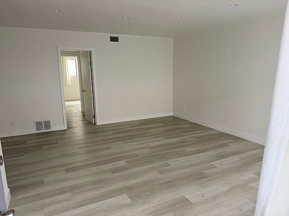 2nd image of 442 S Oakhurst Dr #4