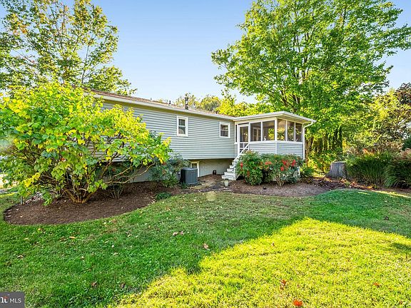 3rd image of 1419 Mariner Dr
