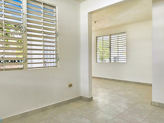 2nd image of 1209 Calle 4 N #E