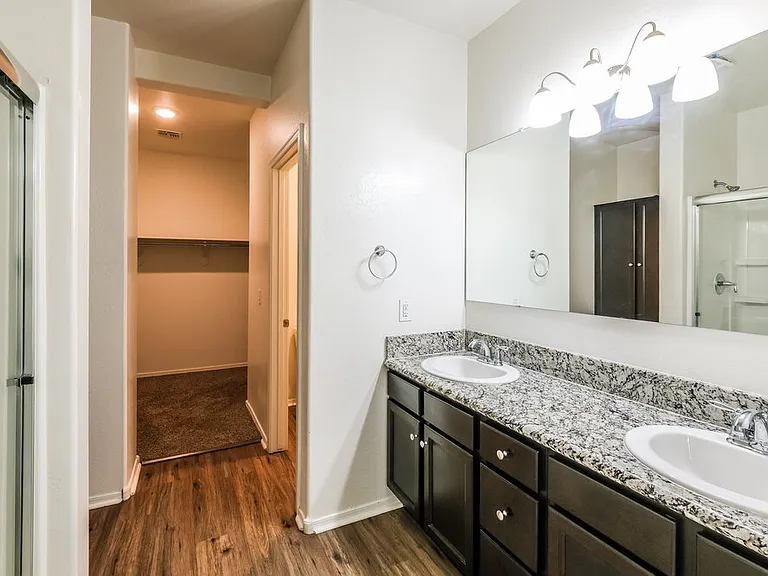 2444 W Tamarisk Ave — Photo 12