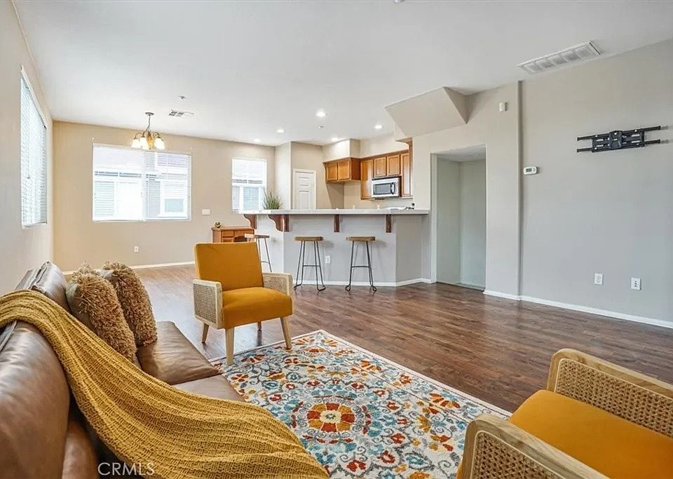 1st image of 1921 Annandale Way
