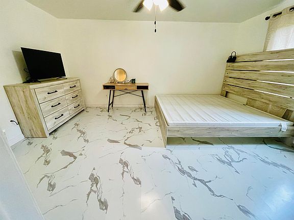 5th image of 2565 Carmel Ln
