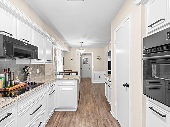 3rd image of 3319 Three Pines Dr