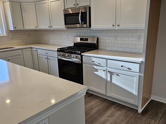 3rd image of 5043 Keri Dr