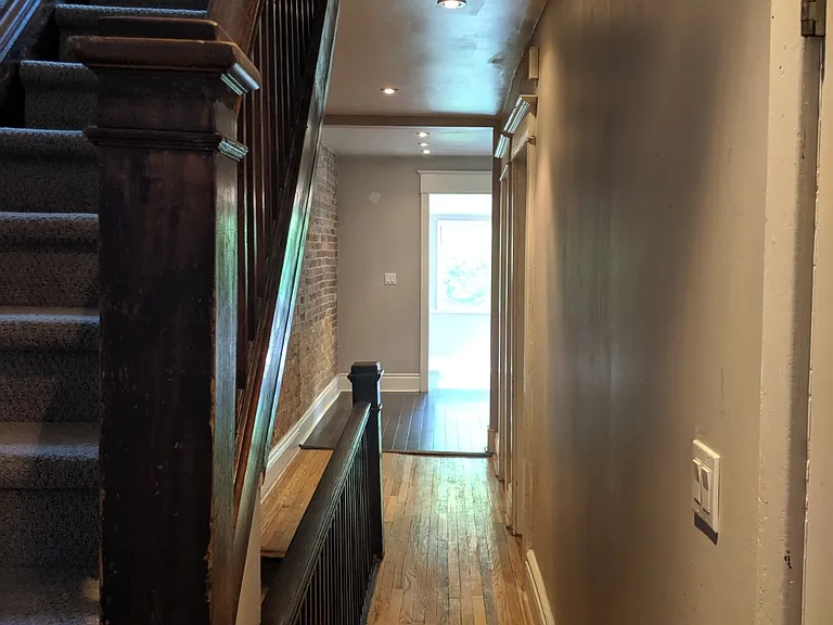 21 Rusholme Park Cres #2 — Photo 18