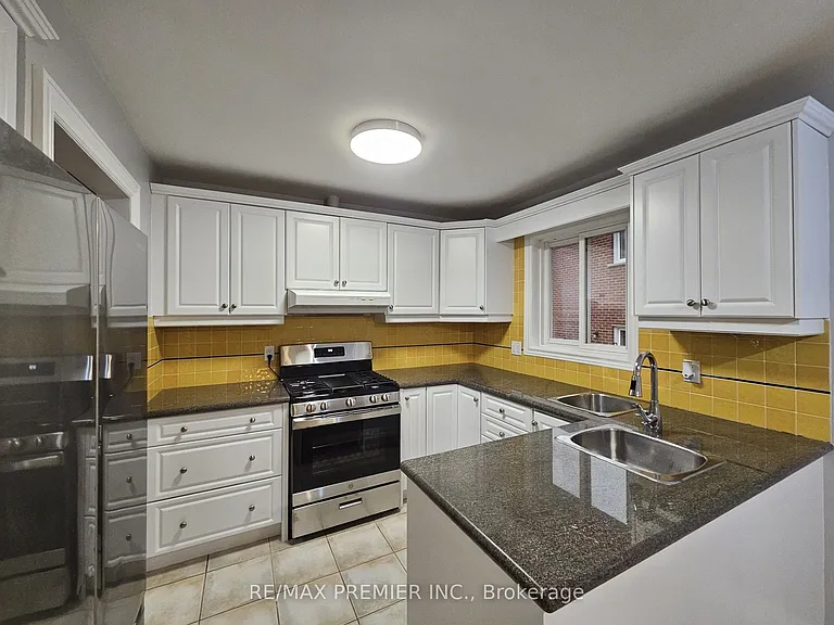 99 Albany Dr #MAIN FLOOR — Photo 3