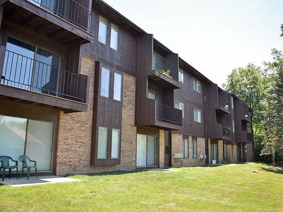 Maple Place Apartments in Southfield MI