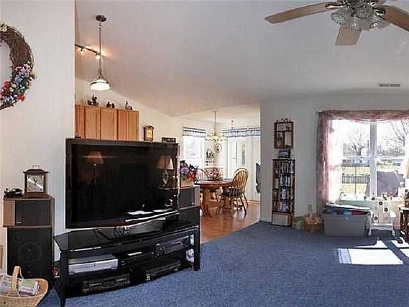 3rd image of 7161 Oakview Dr