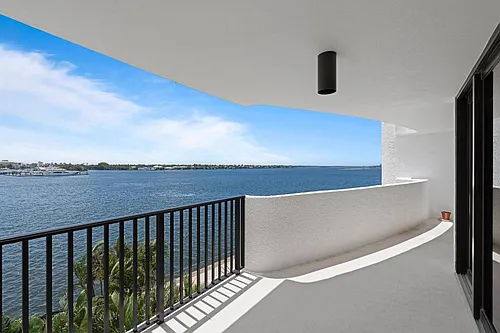 1200 S Flagler Dr Photo 1