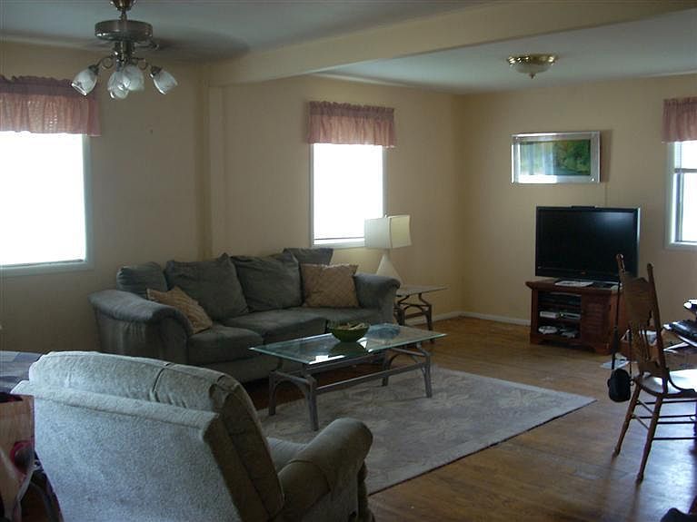 2nd image of 4267 Northgate St NE