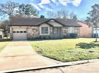 311 Stratmore Dr, Friendswood, TX 77546