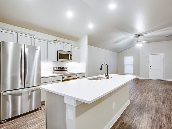 3rd image of 13702 Avenue R