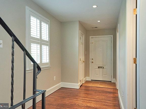 5th image of 3886 University Dr