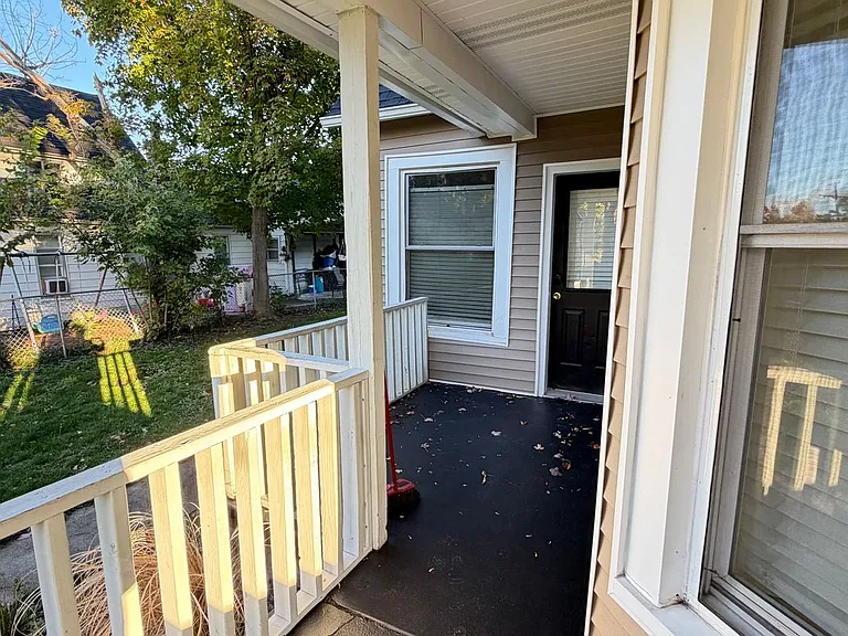 1023 Sigsbee St SE — Photo 5
