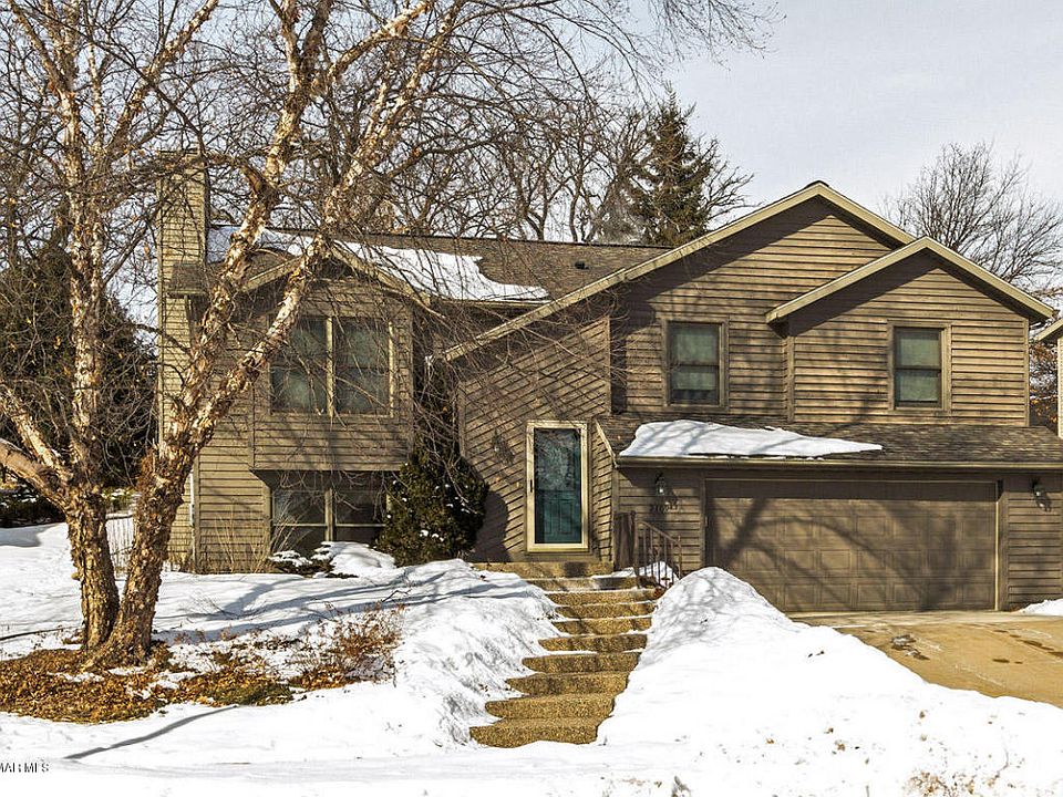 1st image of 2109 Beacon Dr SW