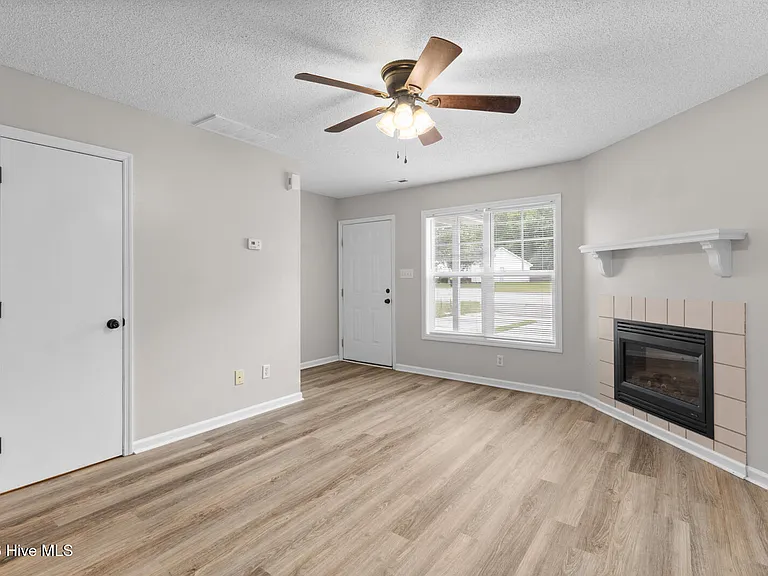 893 W Pueblo Dr — Photo 4