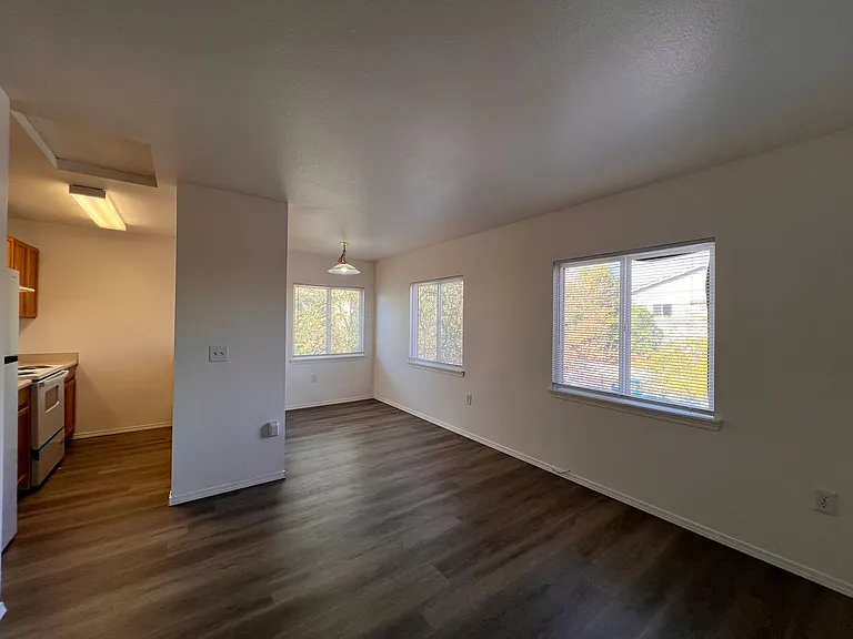 Bramwell - 430 Willow Way — Photo 10