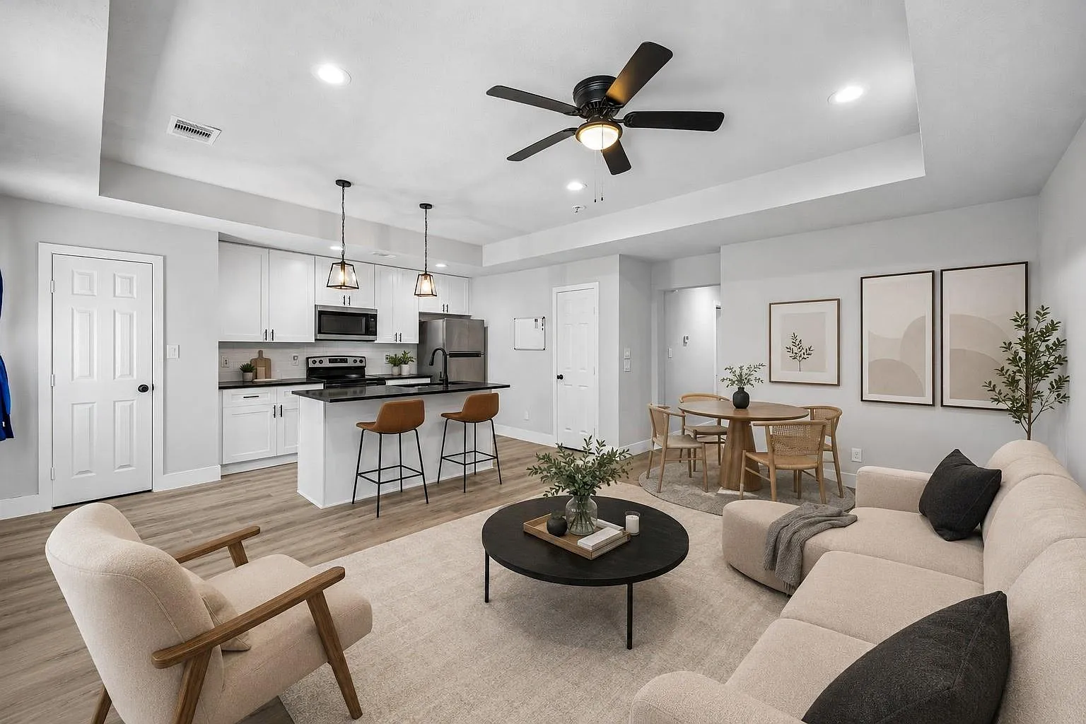 3 bed, 2.0 bath, 2530 sqft, $1,800 — Photo 4