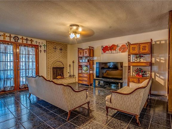 5th image of 10617 Candlewood Ave