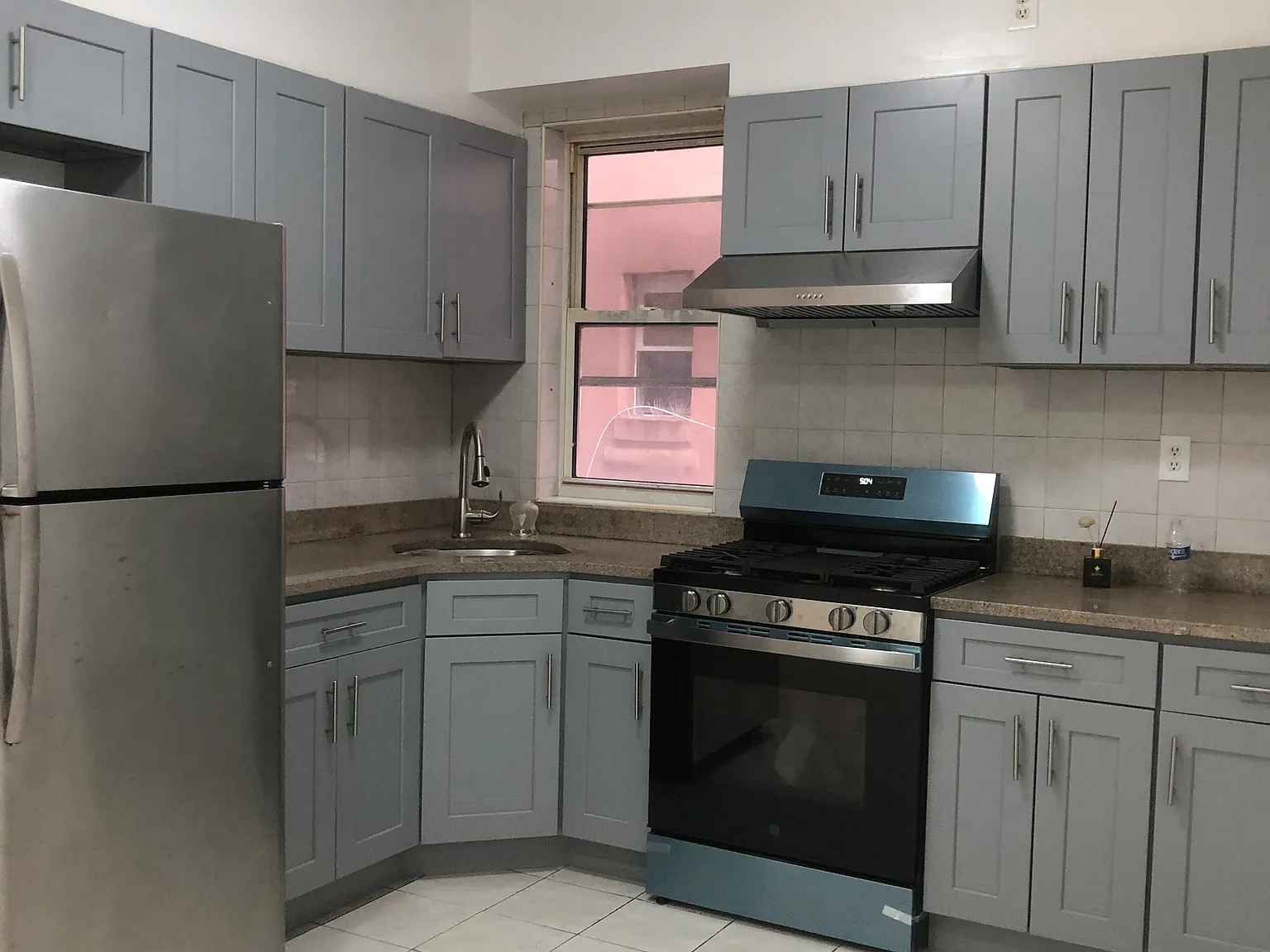 4 bed, 1000 sqft, $3,350 — Photo 2
