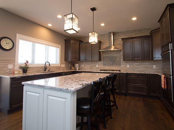 4th image of 9325 Columbia Ct